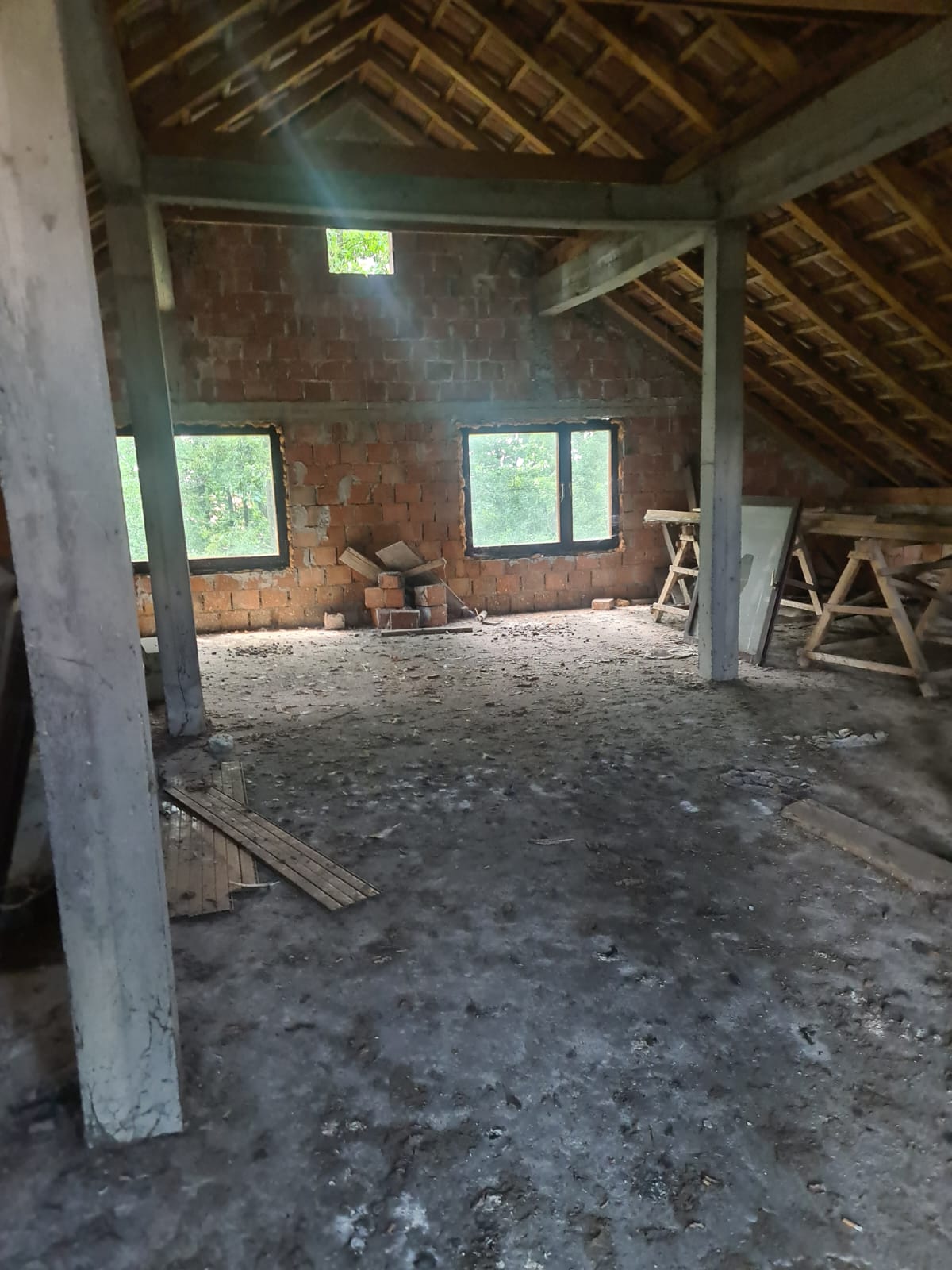 Prodajem stambeno poslovni objekat u Vranicu 4