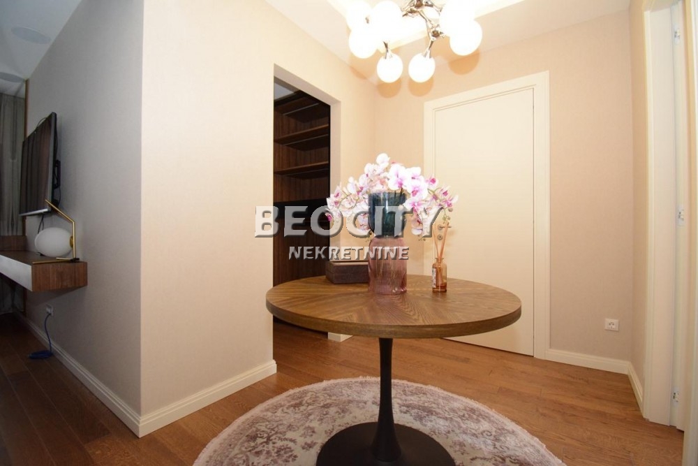 Trosoban stan, 250 m2, Šumice, Ustanička ID: 95961 11