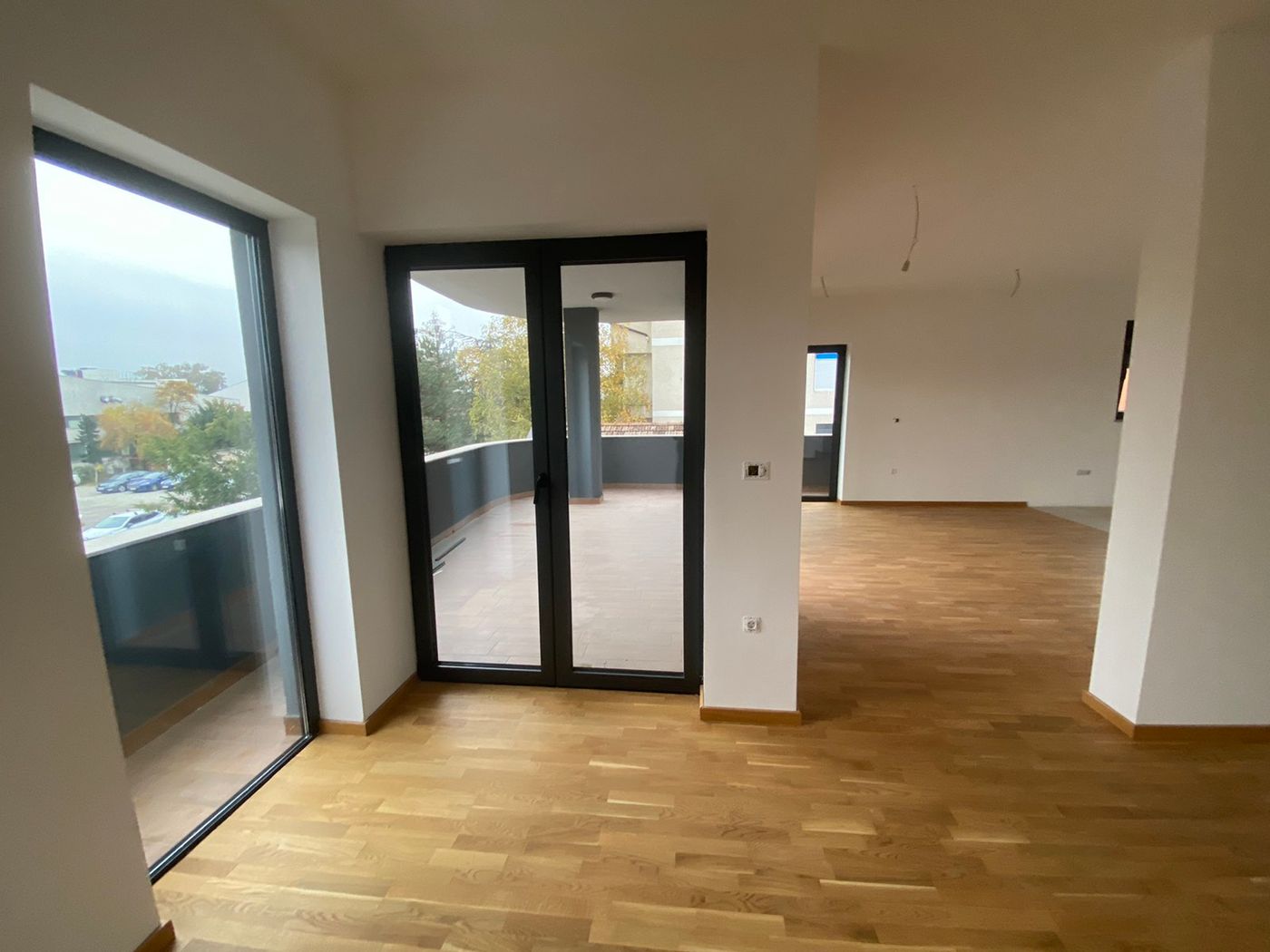 Petosoban LUX stan   2 garažna mesta 1