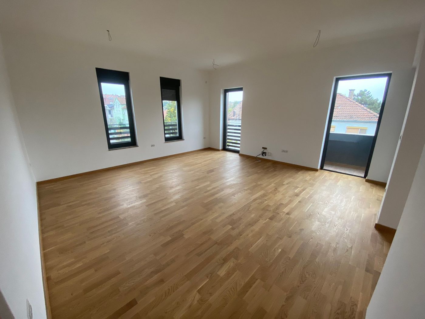 Petosoban LUX stan   2 garažna mesta 3