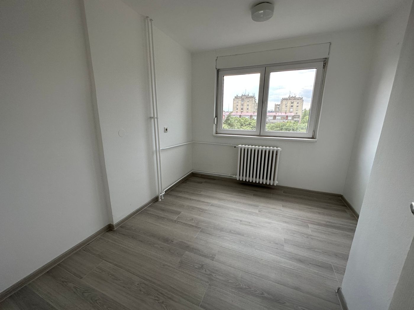 Renoviran i odmah useljiv jednoiposoban stan 2