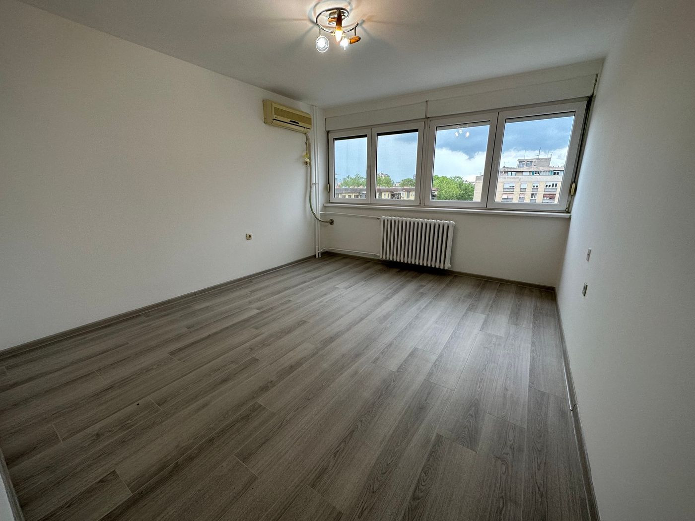 Renoviran i odmah useljiv jednoiposoban stan 1