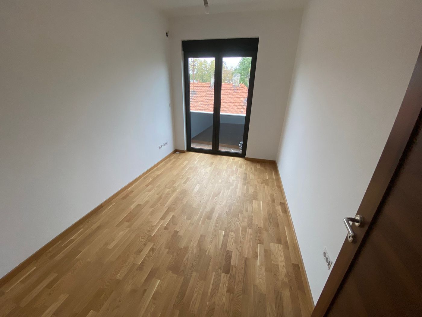 Petosoban LUX stan   2 garažna mesta 2