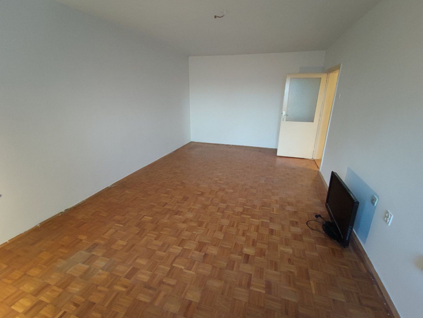 Povoljan trosoban stan na Limanu   83m2 5