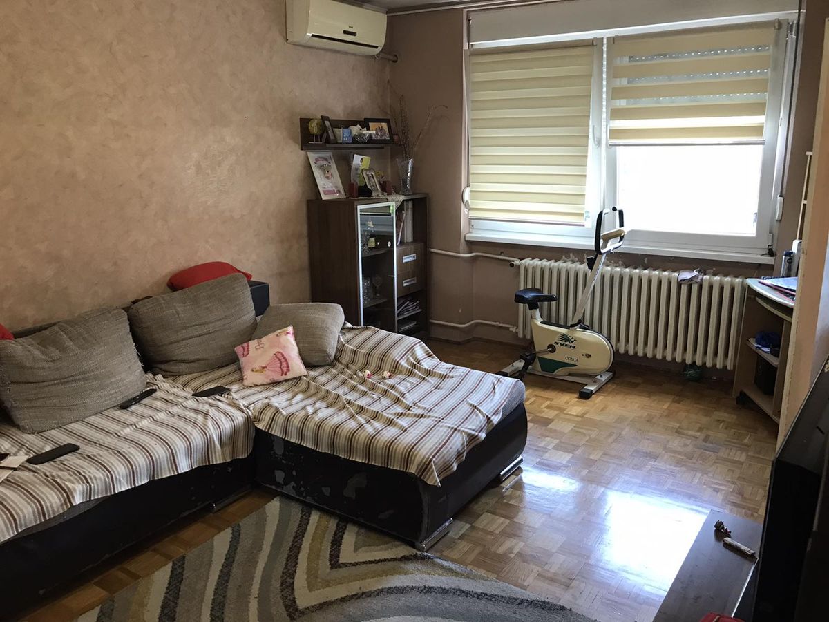 Uknjižen dvosoban stan kod Ž Stanice   56m2 1