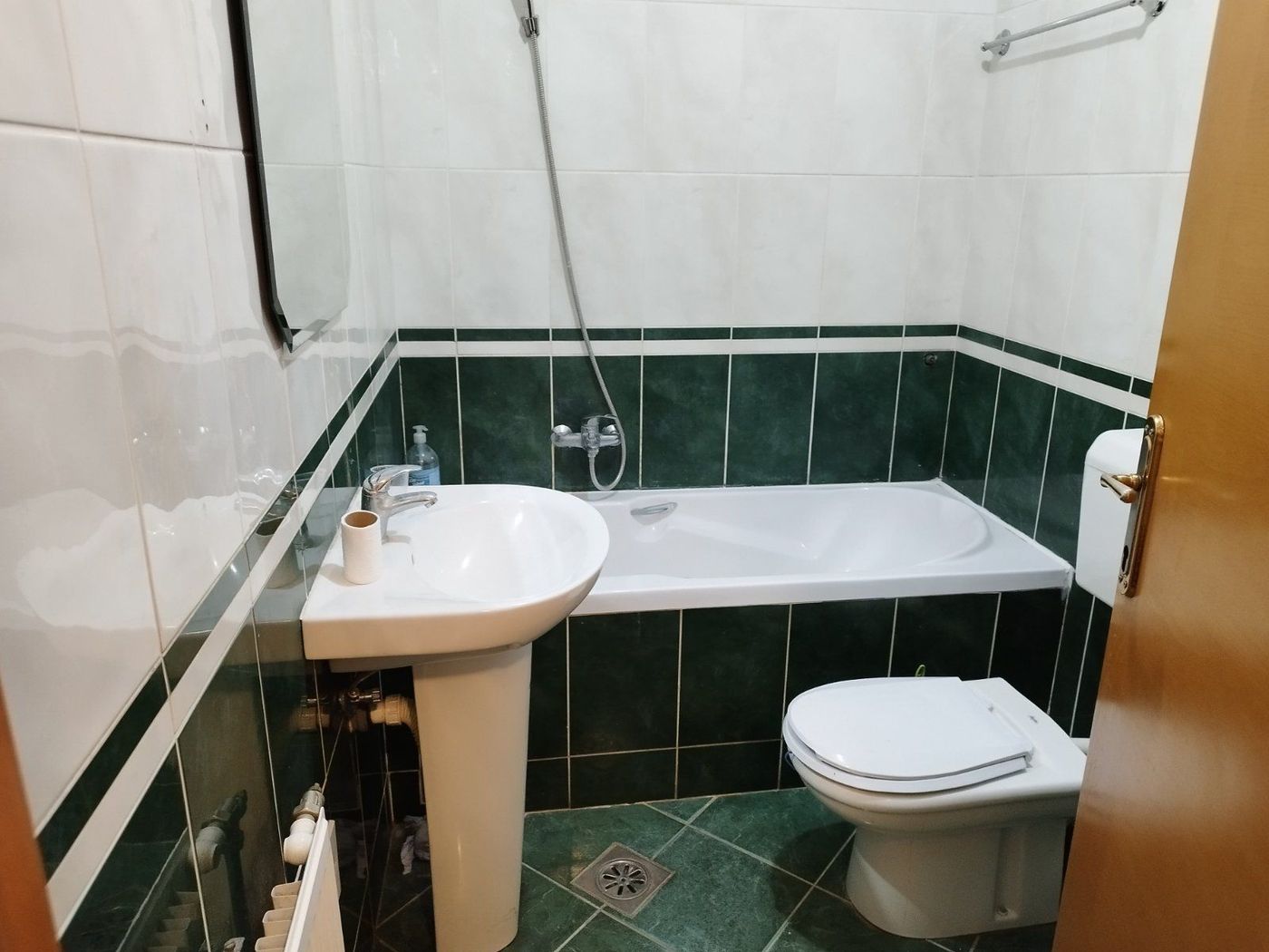 Uknjižen   odmah useljiv   dvoiposoban stan   4