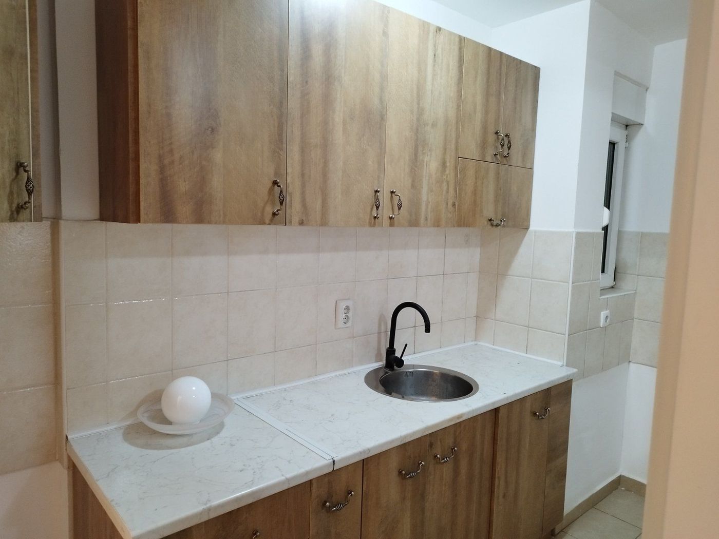 Uknjižen   odmah useljiv   dvoiposoban stan   3