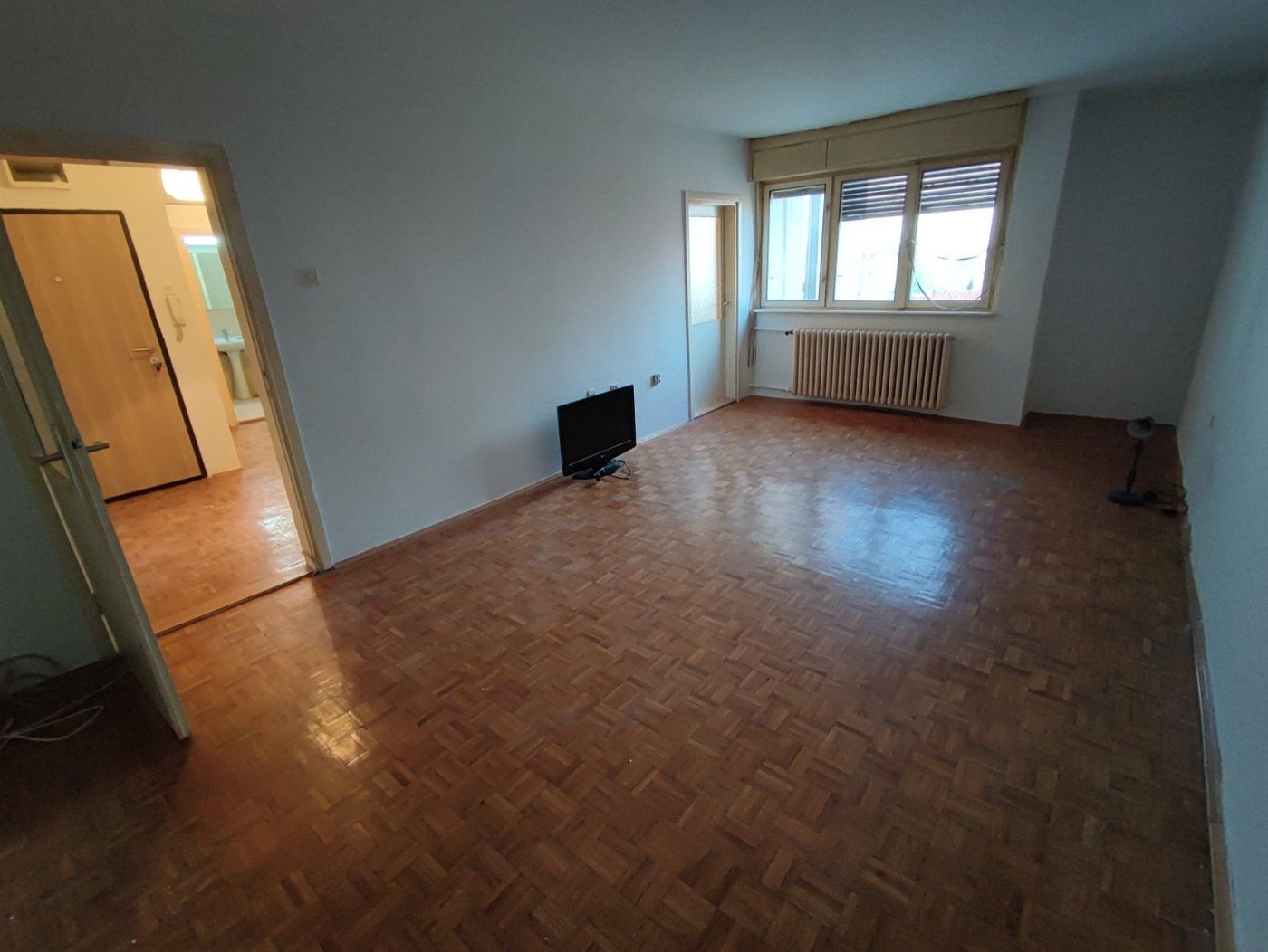 Povoljan trosoban stan na Limanu   83m2 3