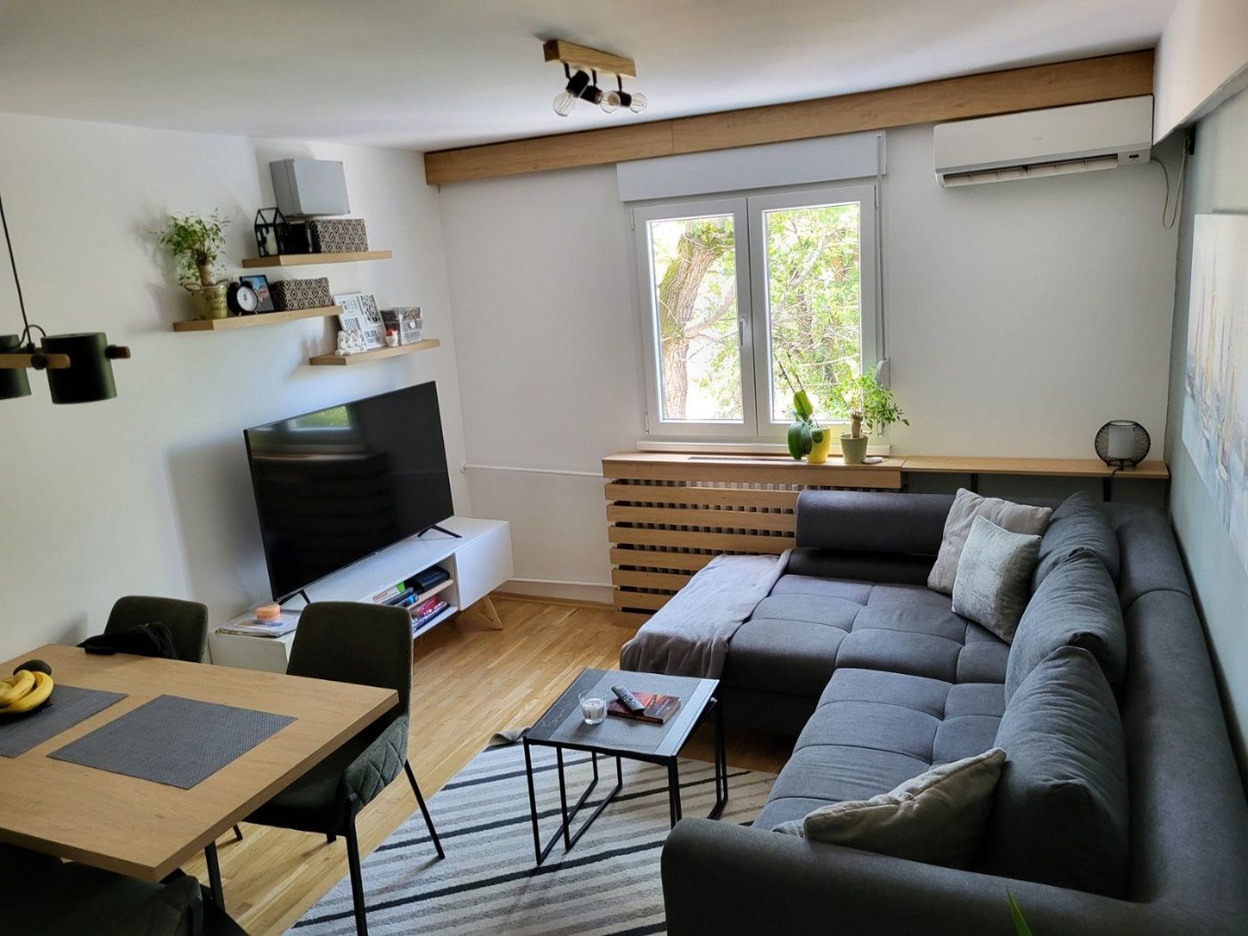 Namešten dvoiposoban stan na mirnoj lokaciji  1