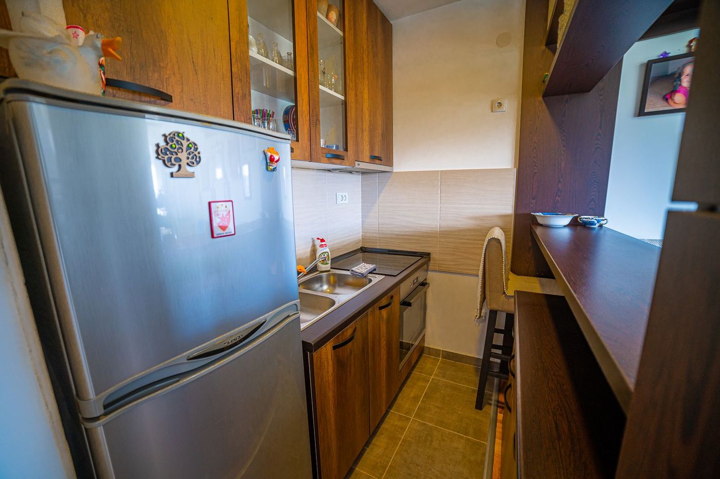 Nova zgrada   namešten stan sa parking mestom 2