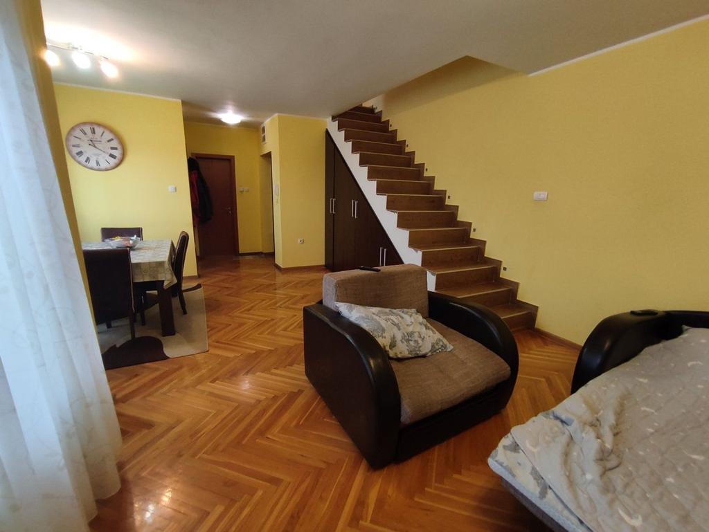Uknjižen duplex   odmah useljiv 3