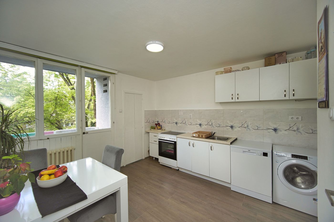 Kompletno renoviran  uknjižen jednosoban stan   može biti 1 5 2