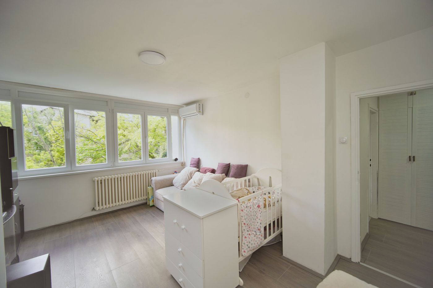 Kompletno renoviran  uknjižen jednosoban stan   može biti 1 5 3