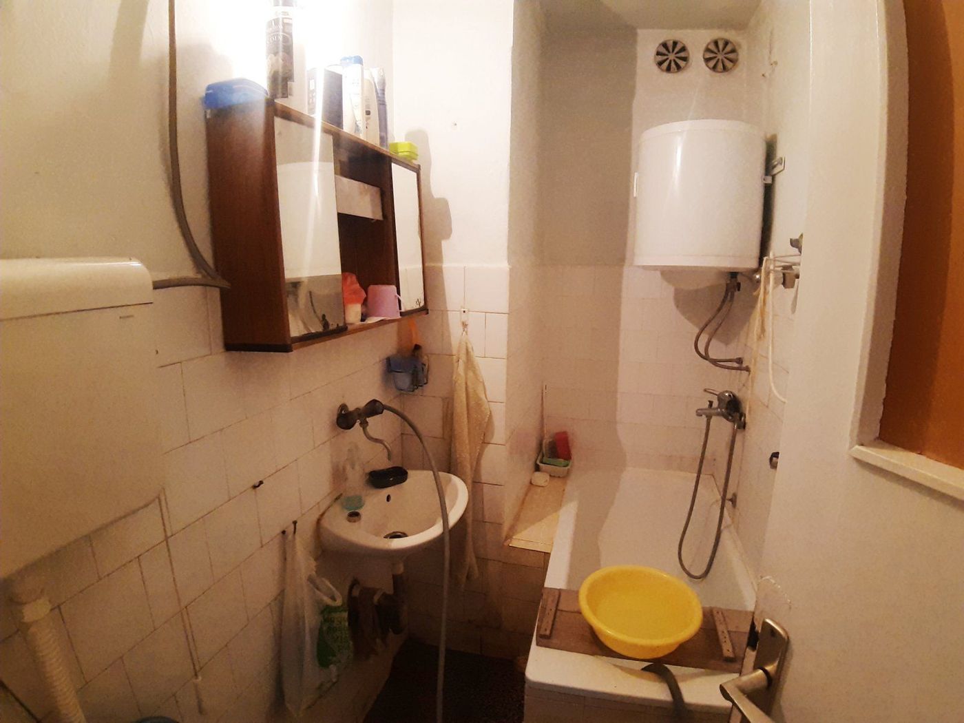 Uknjižen jednosoban stan   može biti 1 5   povoljno   062 792 583 4