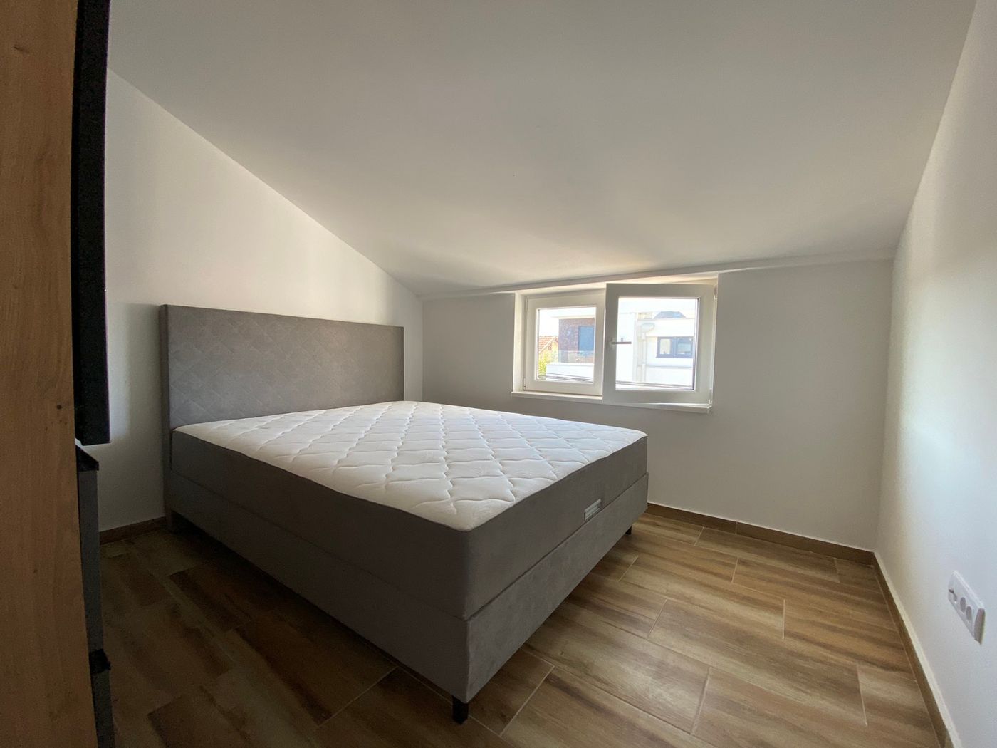 Kompletno namešten jednoiposoban stan   uknjižen 062 792 583 2