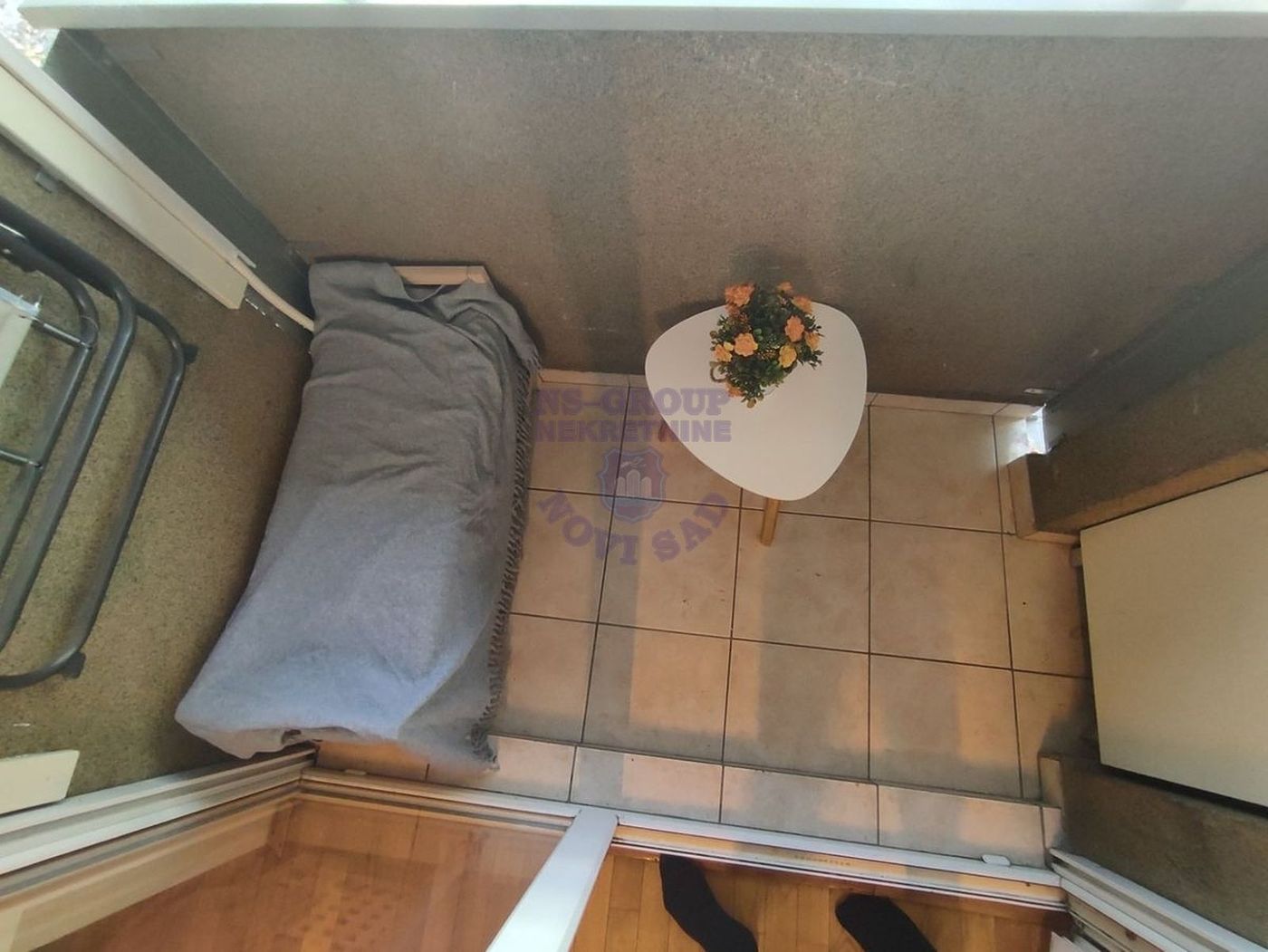 Kompletno namešten dvosoban stan idealnog rasporeda    062 792 583 5