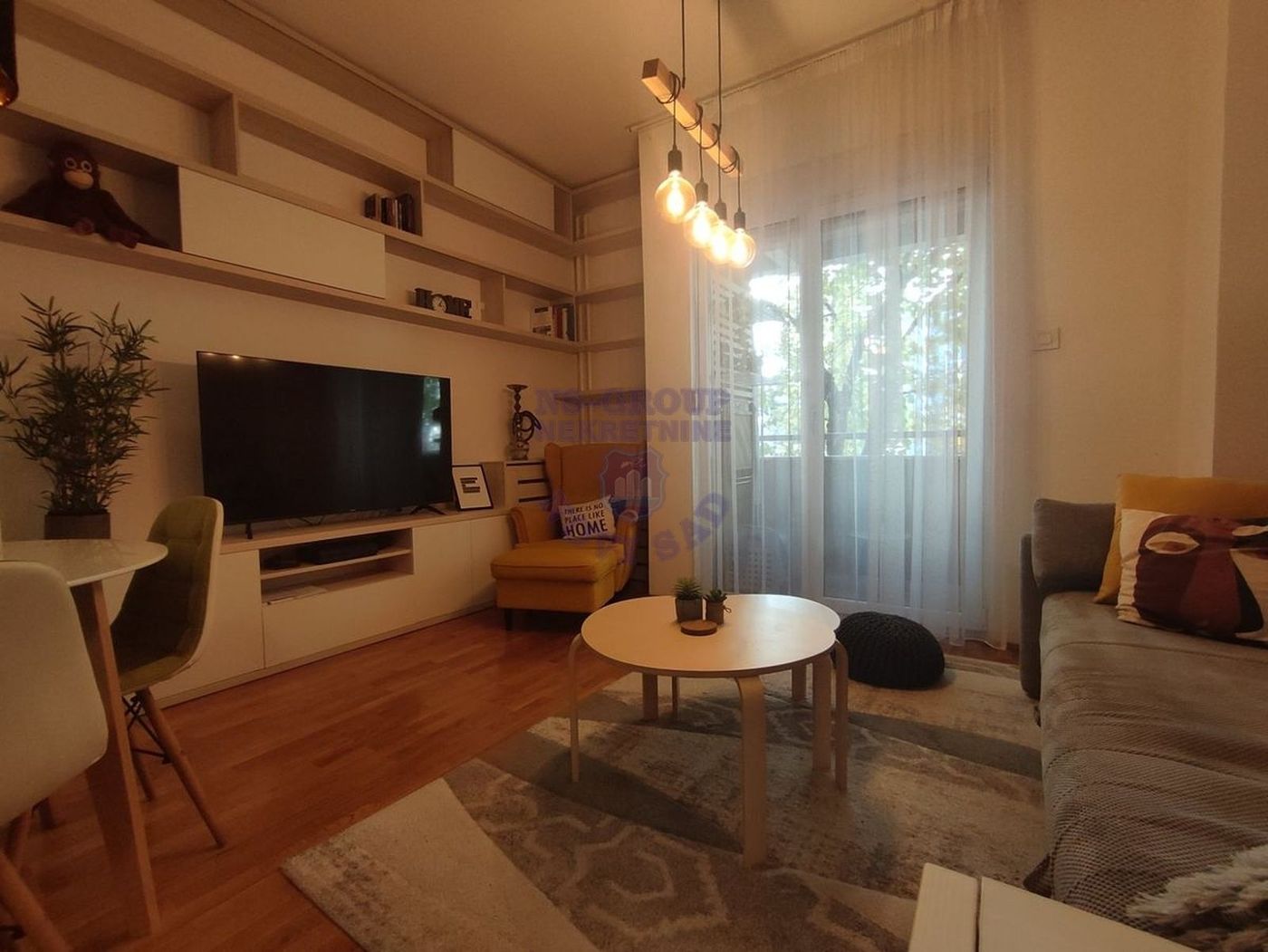 Kompletno namešten dvosoban stan idealnog rasporeda    062 792 583 1