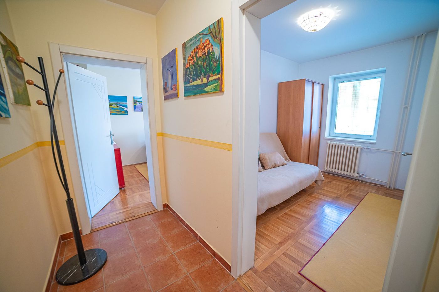 Uknjižen dvosoban stan   parking mesto   odmah useljiv   062 792 583 4