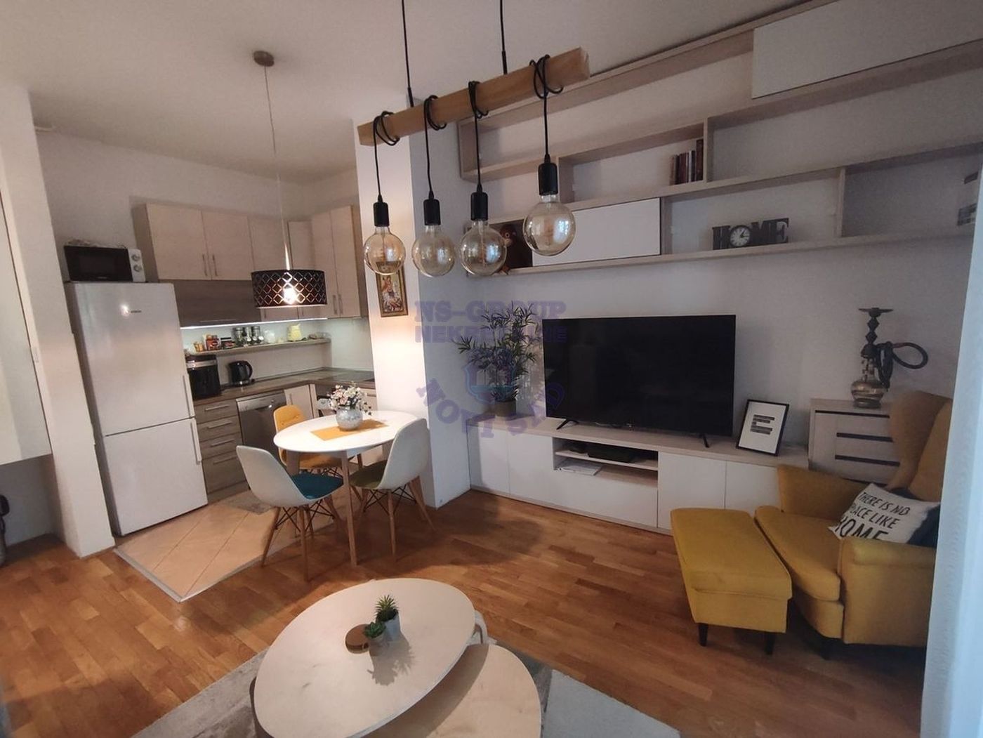 Kompletno namešten dvosoban stan idealnog rasporeda    062 792 583 2