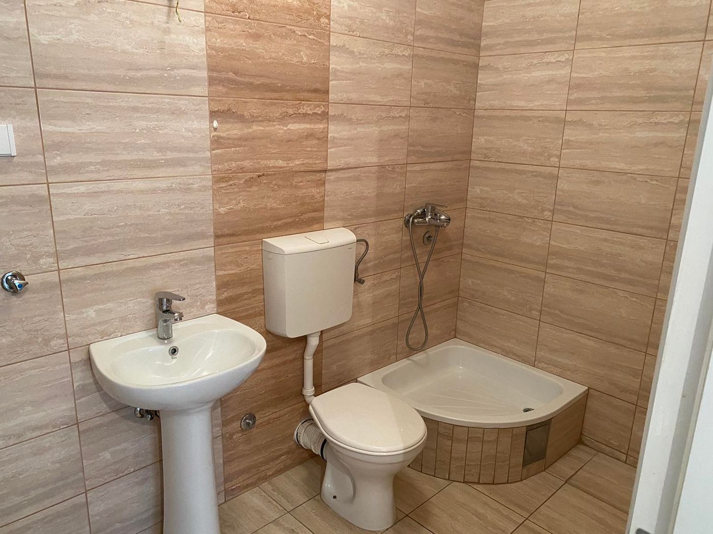 Laze Kostića   odmah useljiv   odličan raspored   062 792 583 3