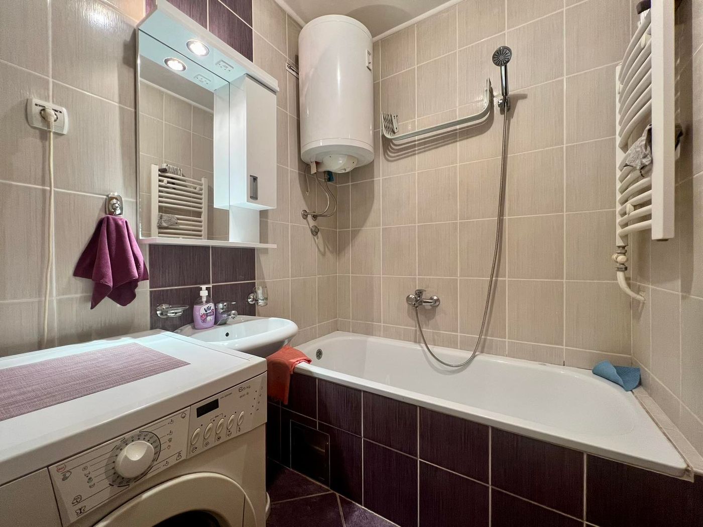 Uknjižen dvosoban stan   bez ulaganja   062 792 583 5