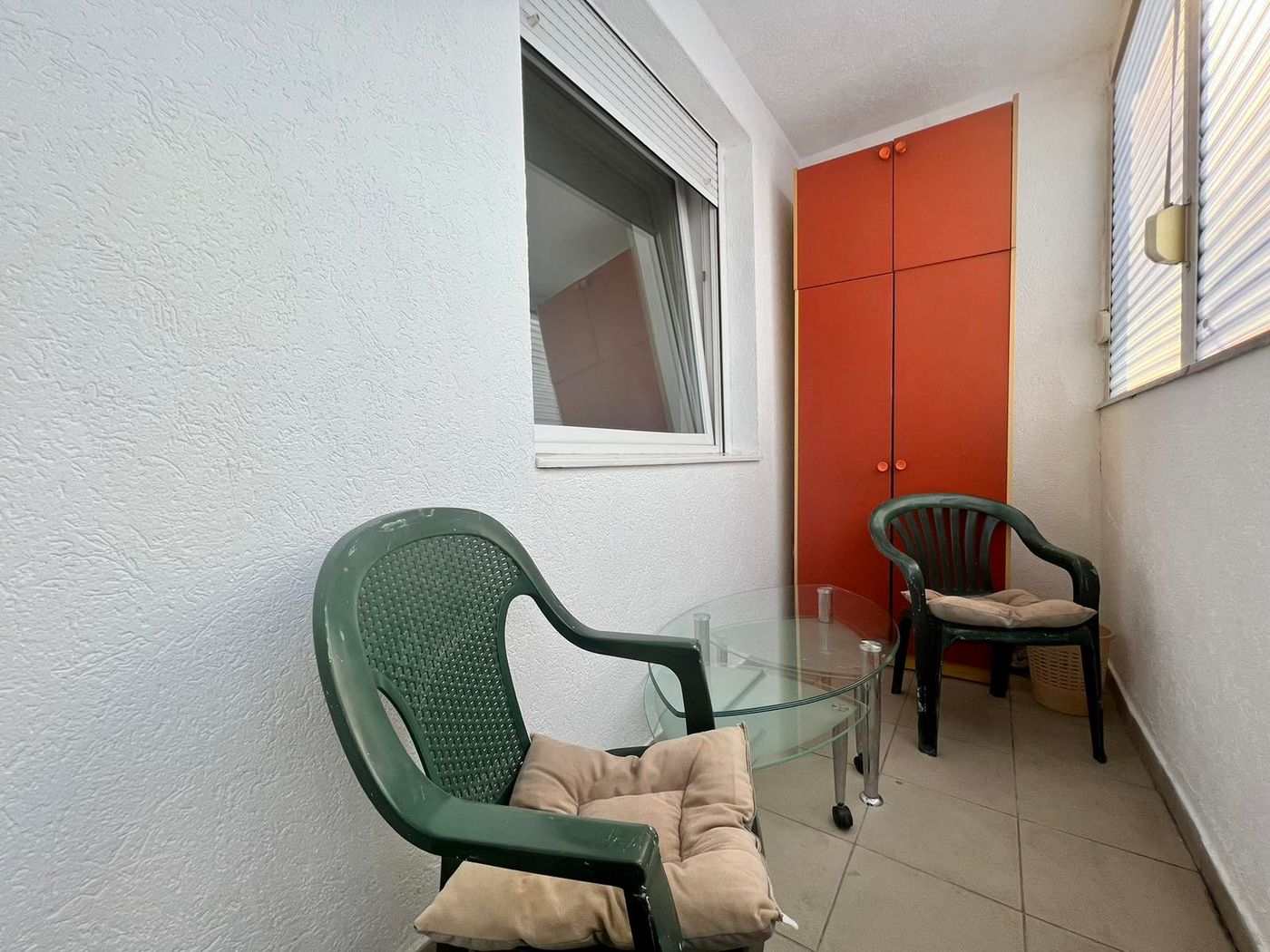 Uknjižen dvosoban stan   bez ulaganja   062 792 583 4