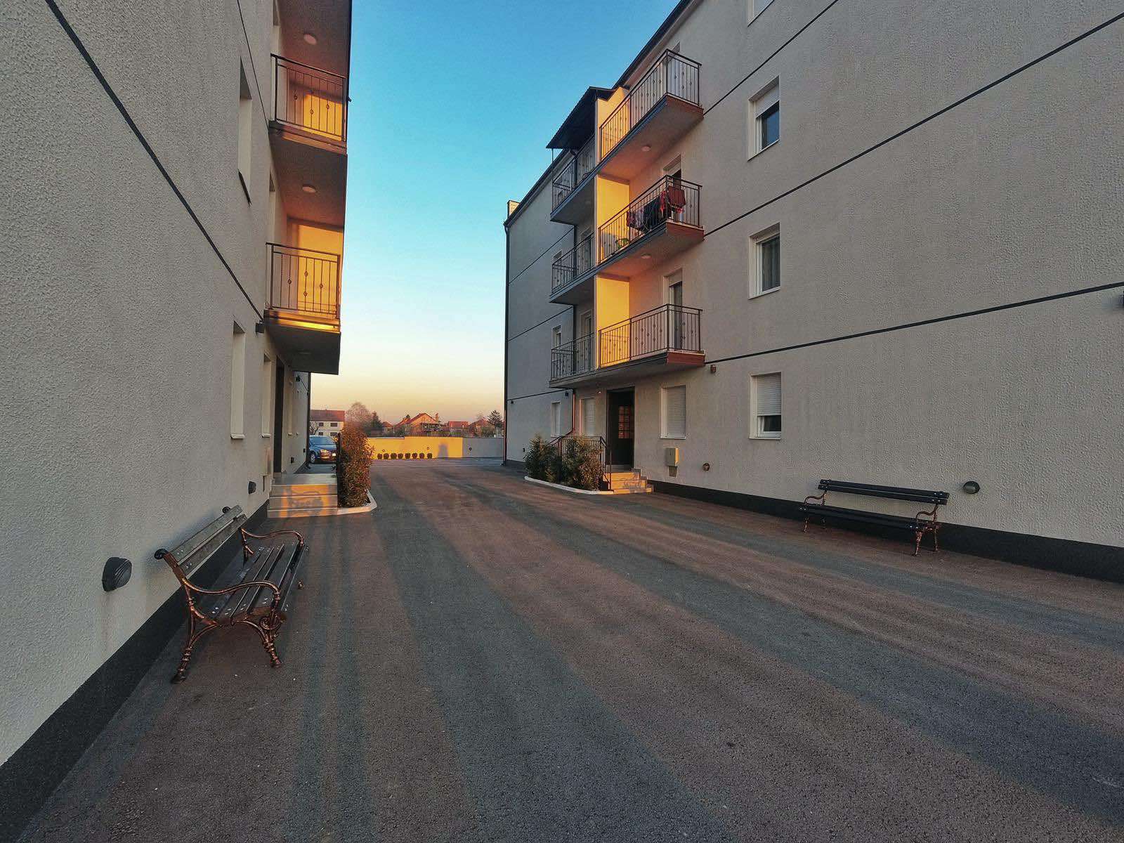 LUX STAN USELJIV KOD HRAMA 5