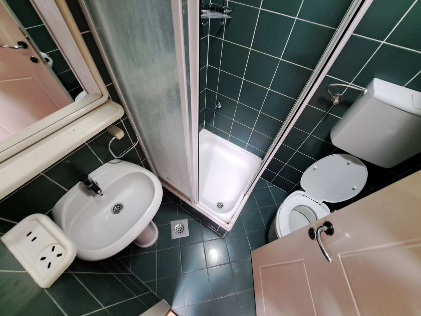 Sjajna garsonjera na Grbavici   retko u ponudi 5