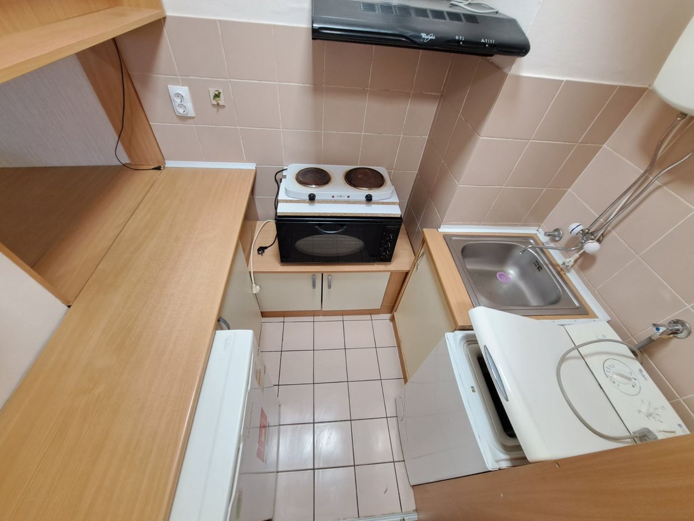 Sjajna garsonjera na Grbavici   retko u ponudi 4