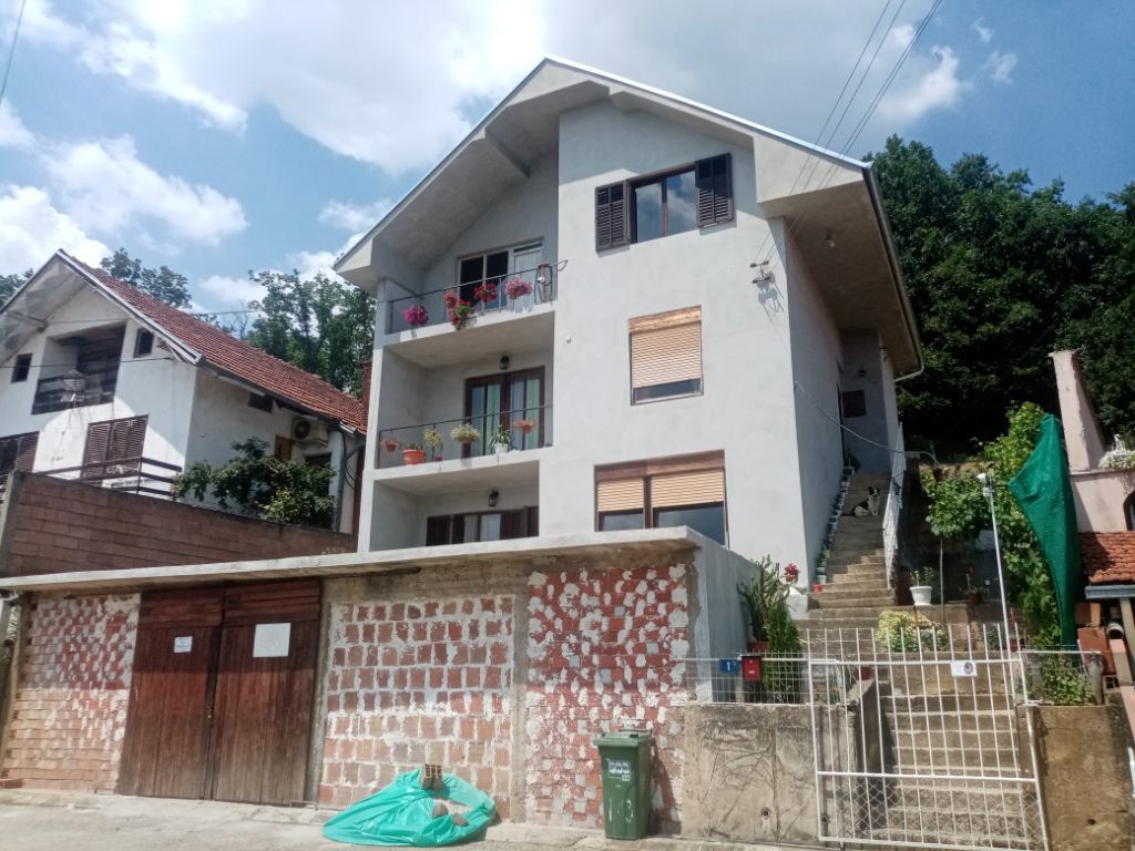 Lebane na vodi kuca na prodaju 1