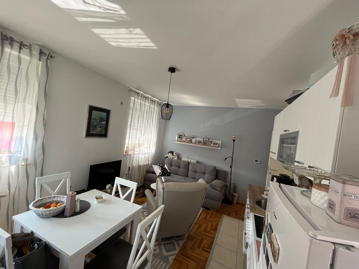 Uknjižen jednoiposoban   parking za stanare   062792583 2