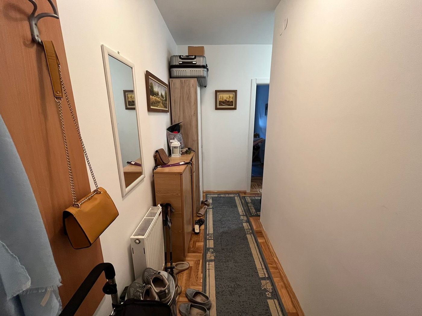 Uknjižen jednoiposoban   parking za stanare   062792583 4