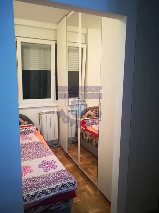 Uknjižen jednoiposoban stan   namešten   062 792 583 4