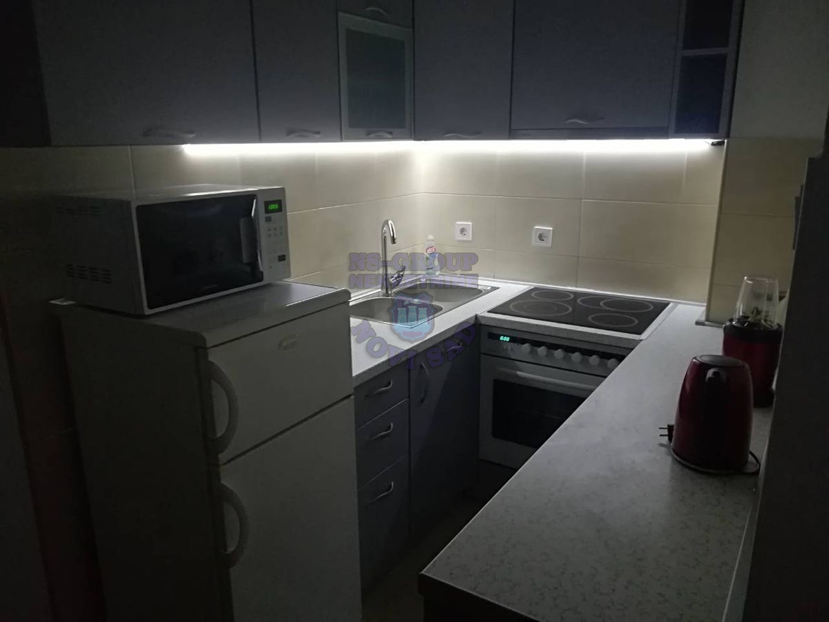 Uknjižen jednoiposoban stan   namešten   062 792 583 3