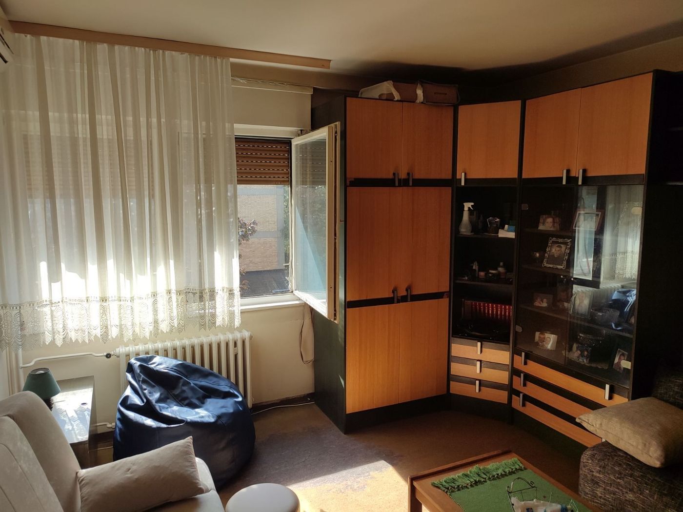 Uknjižen dvosoban stan   prilika za renoviranje   062 792 583 1