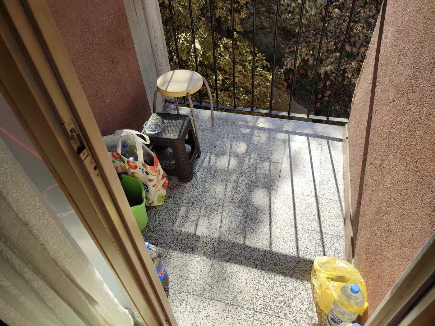 Uknjižen dvosoban stan   prilika za renoviranje   062 792 583 5