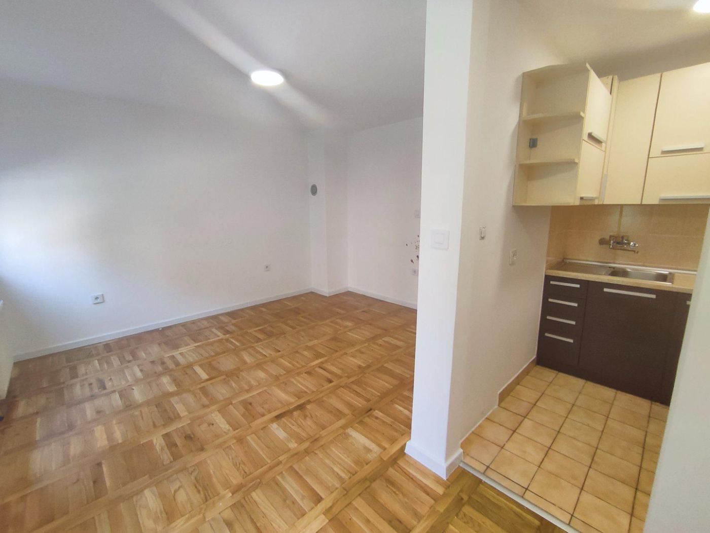 Jednosoban stan bez ulaganja   odlična lokacija 2