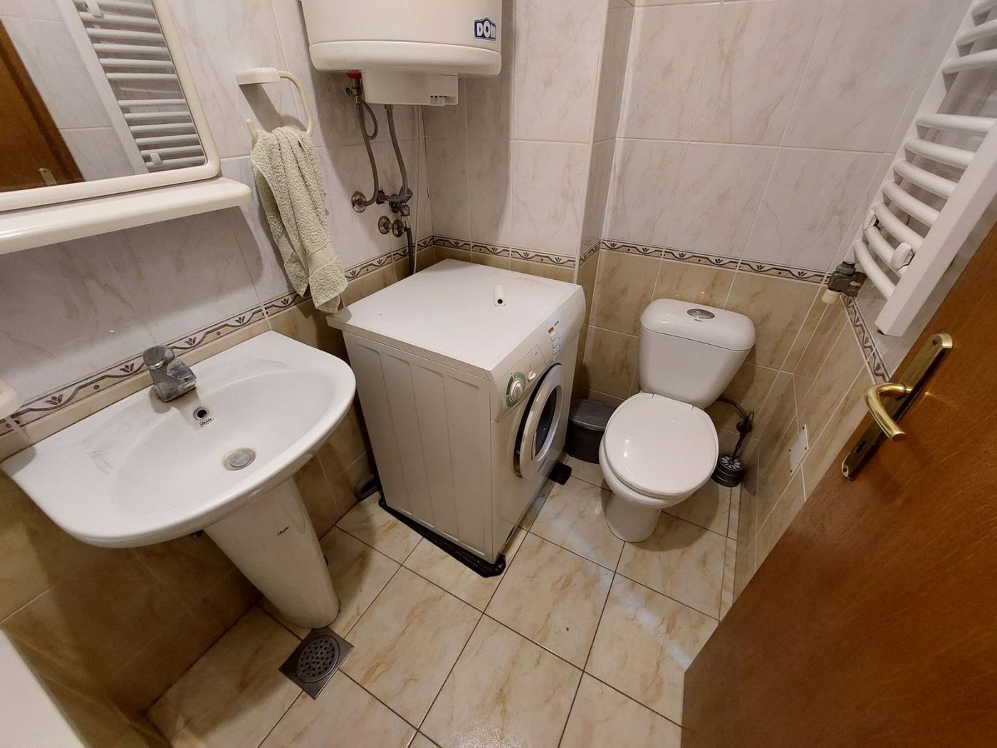 Uknjižen   odmah useljiv jednoiposoban stan   062 792 583 5