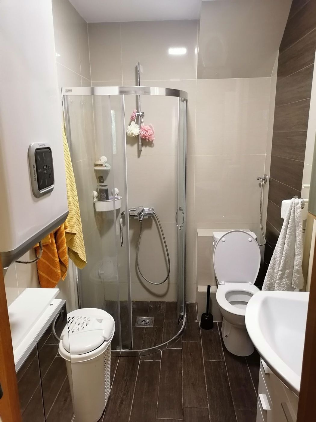 Kompletno renoviran  uknjižen dvosoban stan idealnog rasporeda 062 792 583 5