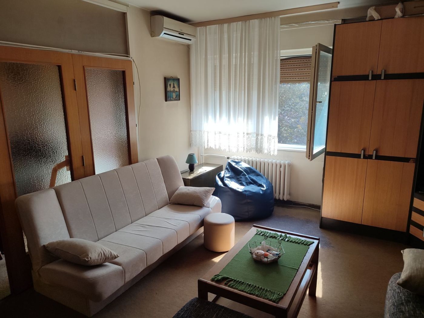 Uknjižen dvosoban stan   prilika za renoviranje   062 792 583 3