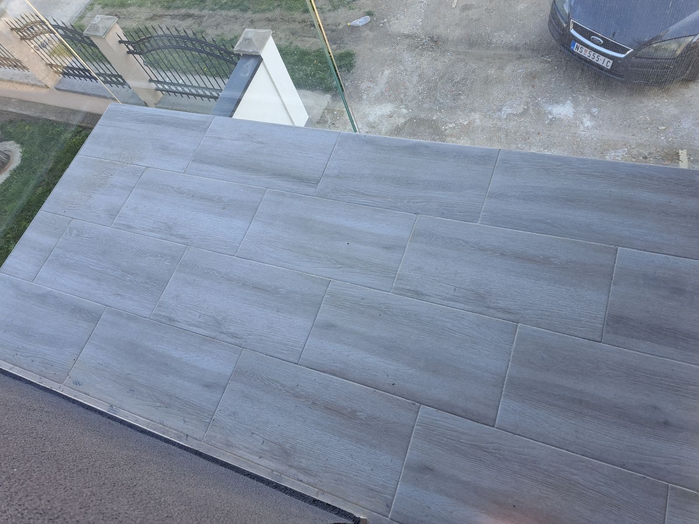 Uknjižen odmah useljiv trosoban stan   cena sa PDV om  parking mesto 062 792 583 5