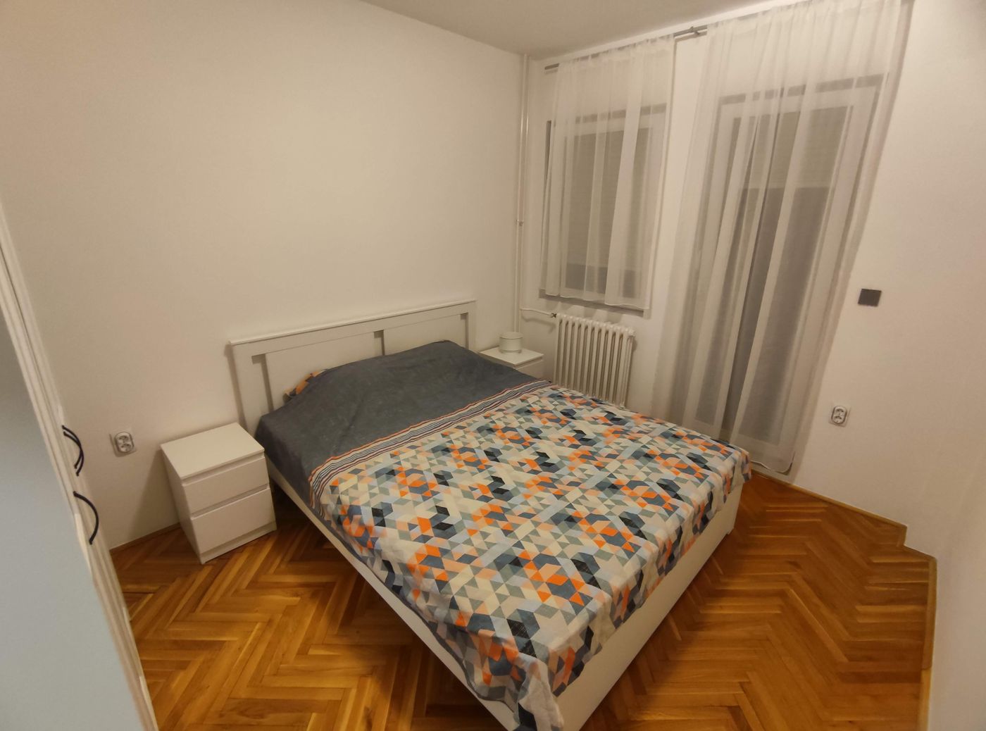 Savršen dvosoban stan   namešten   kod futoške pijace 062 792 583 3