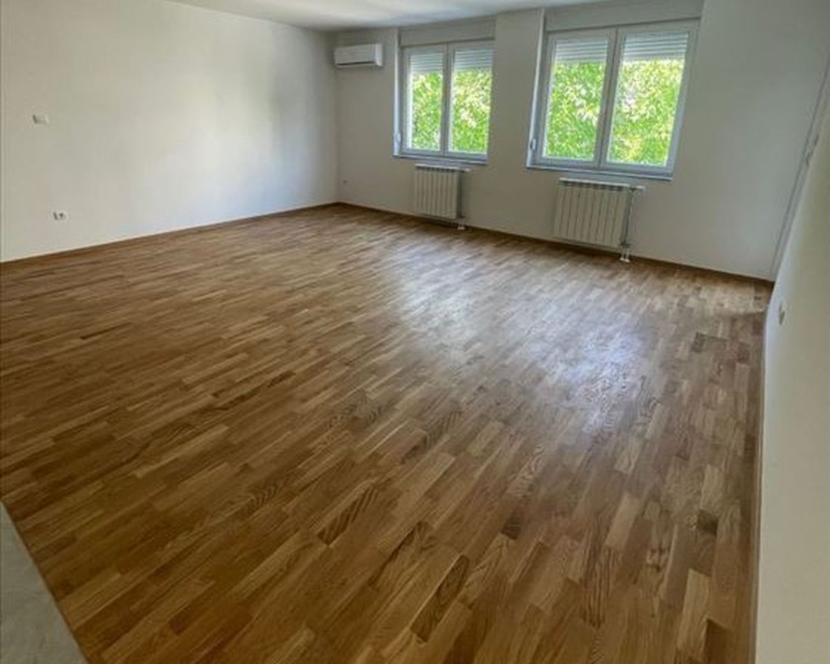 Nov troiposoban stan idealnog rasporeda   odmah useljiv   062 792 583 1