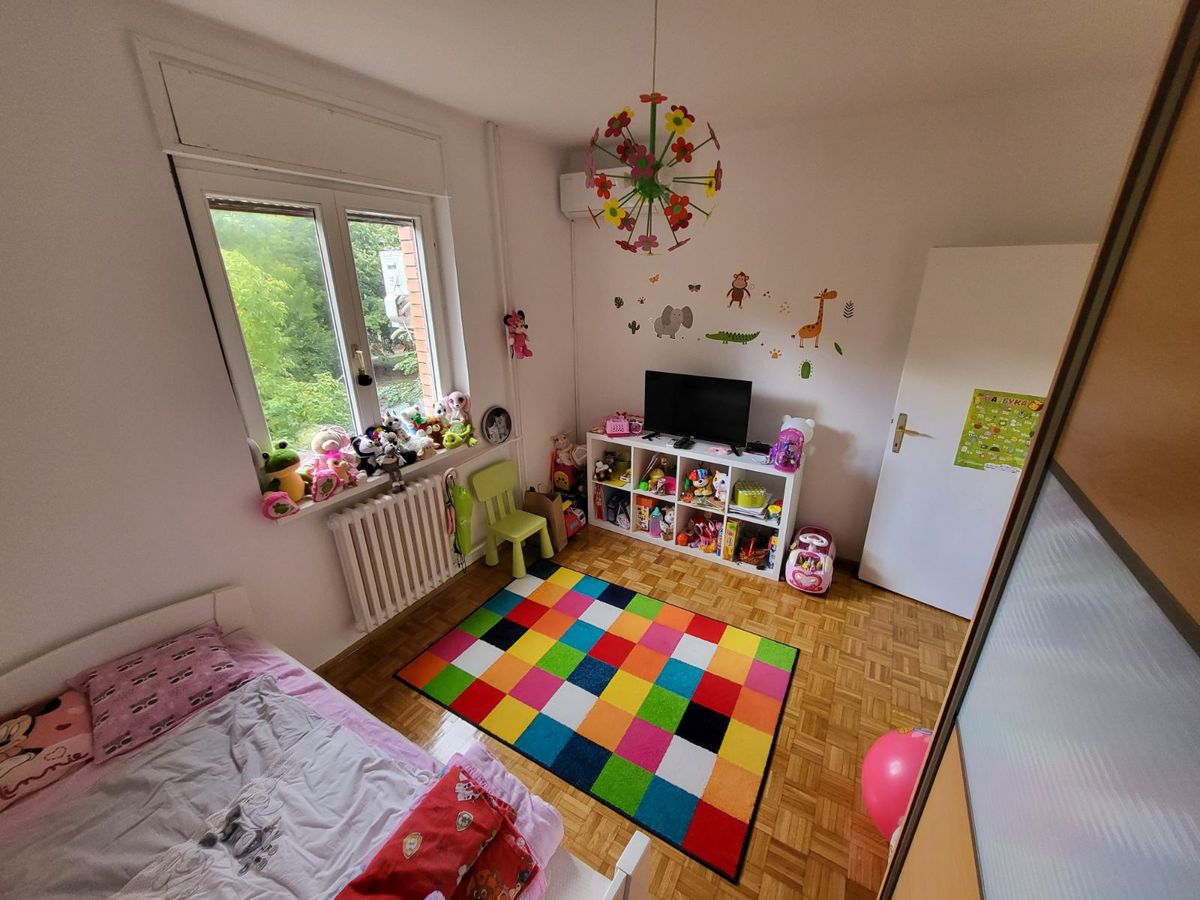 Veoma komforan  svetao stan na Novom Naselju 3