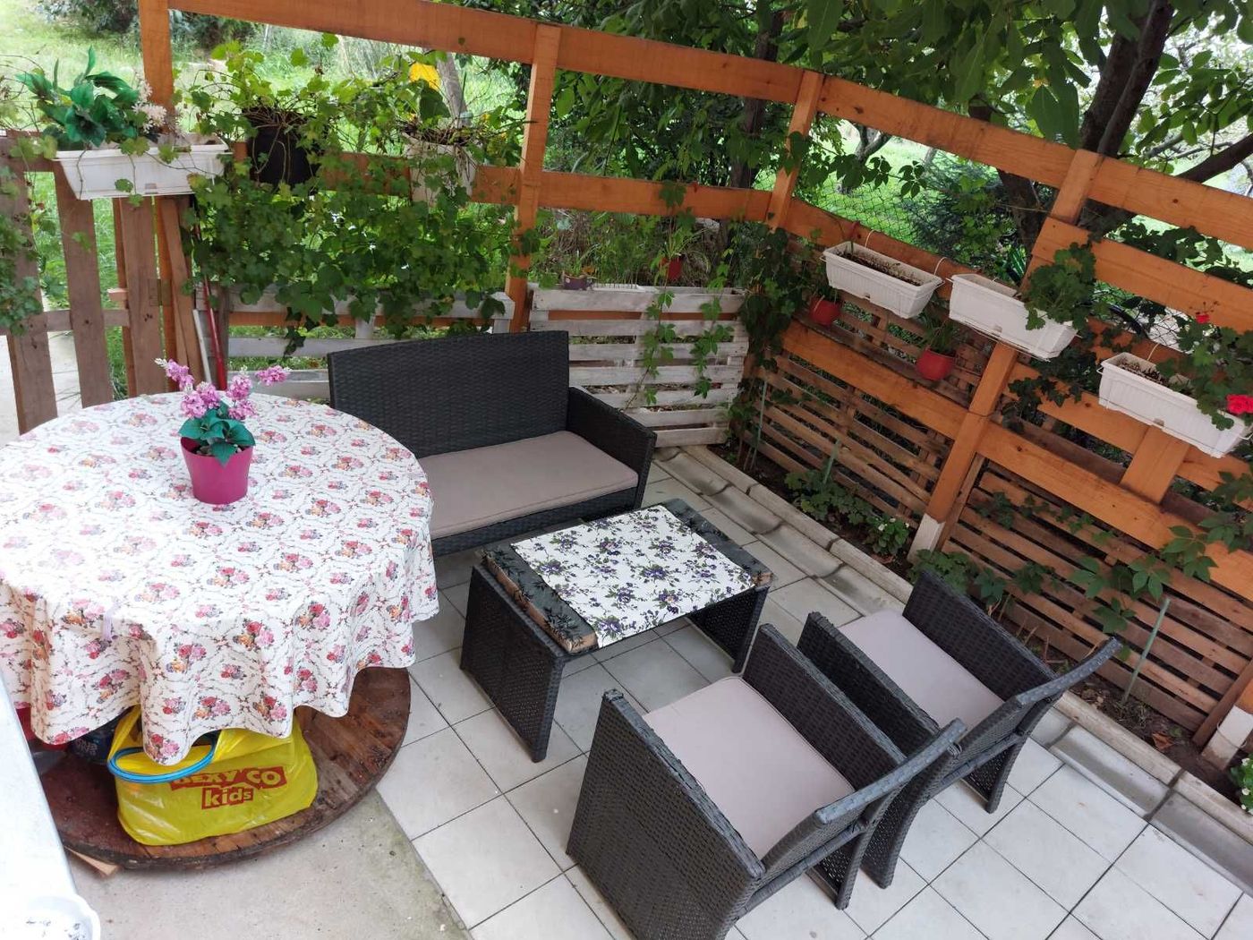 Odličan trosoban stan sa gratis terasom   parking mesto   062 792 583 5