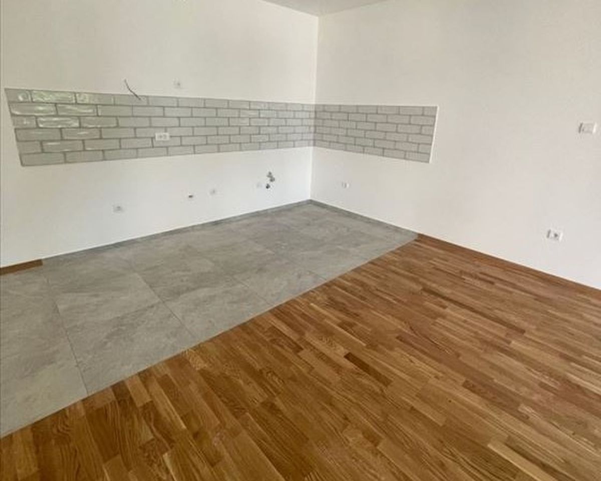 Nov troiposoban stan idealnog rasporeda   odmah useljiv   062 792 583 2