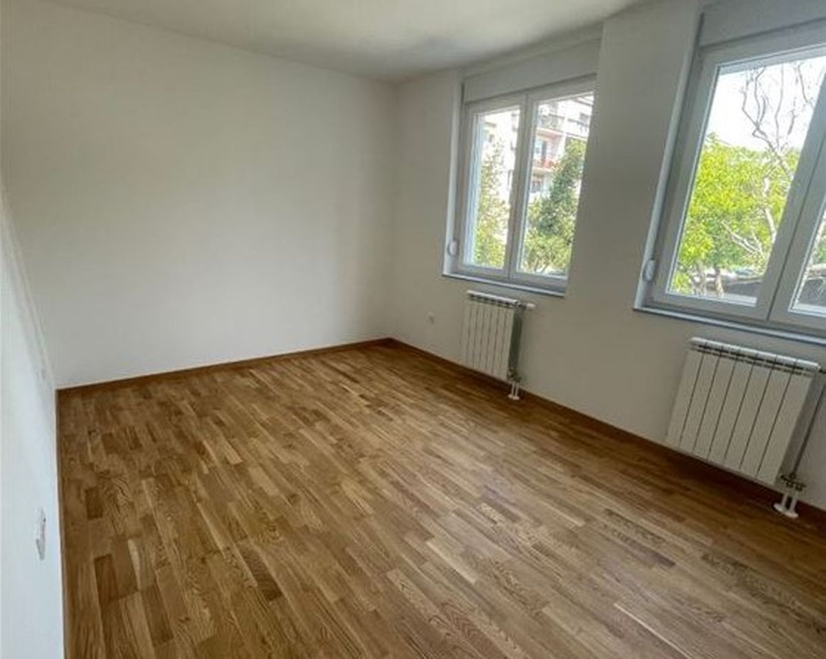 Nov troiposoban stan idealnog rasporeda   odmah useljiv   062 792 583 3