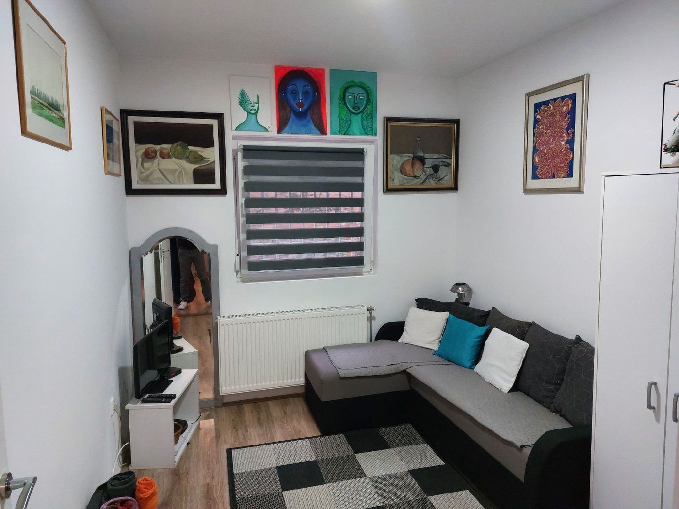 Odličan trosoban stan sa gratis terasom   parking mesto   062 792 583 4