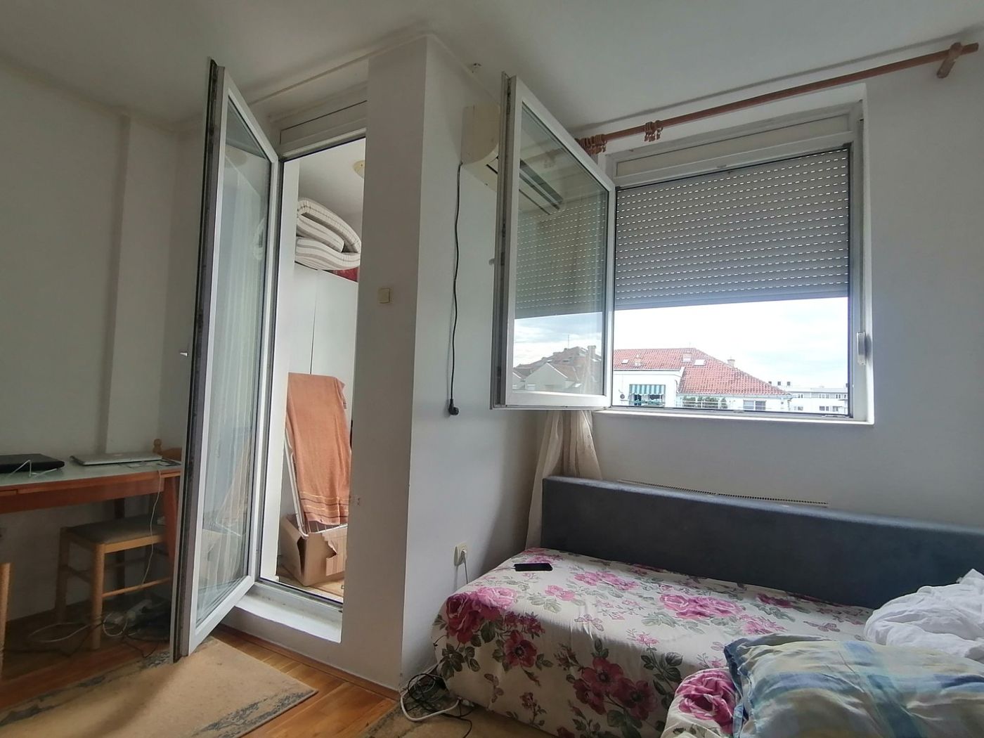 Uknjižena garsonjera na mirnoj lokaciji   062 792 583 2