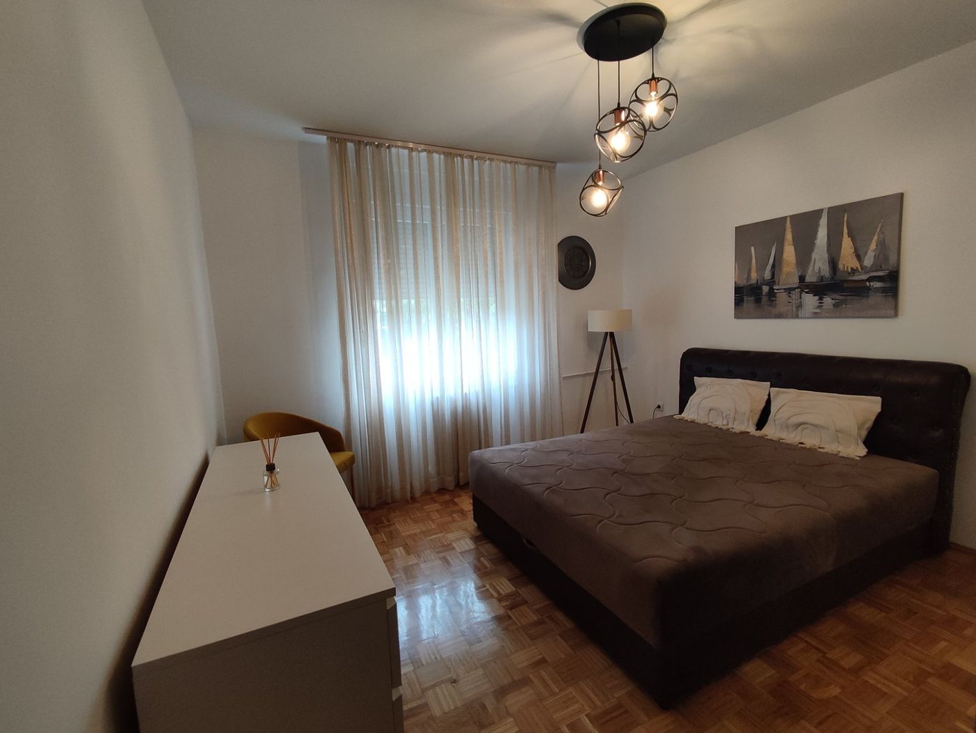 Uknjižen dvosoban stan   kompletno renoviran   062 792 583 2